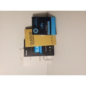 #23 Lot Of 4 New Assorted Phone Screen Protectors & Phone Case